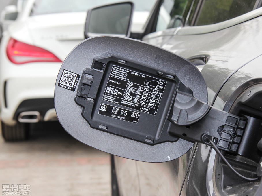 2015YGLA GLA 220 4MATIC r