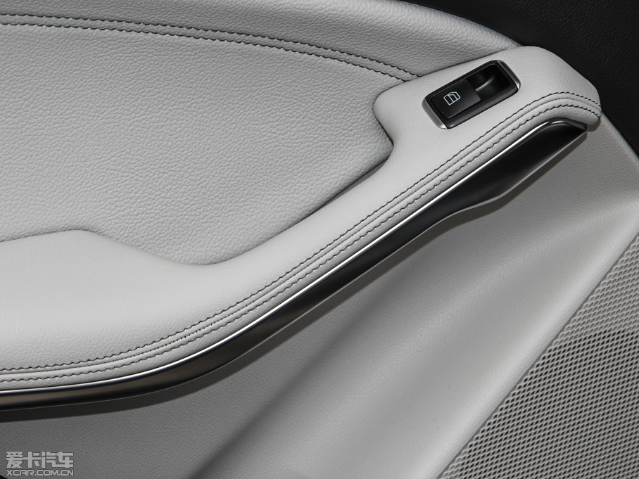 2015YGLA GLA 220 4MATIC r(sh)