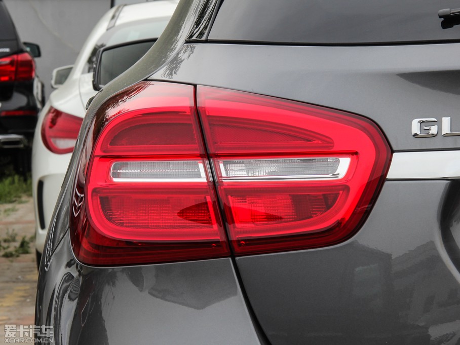 2015YGLA GLA 220 4MATIC r