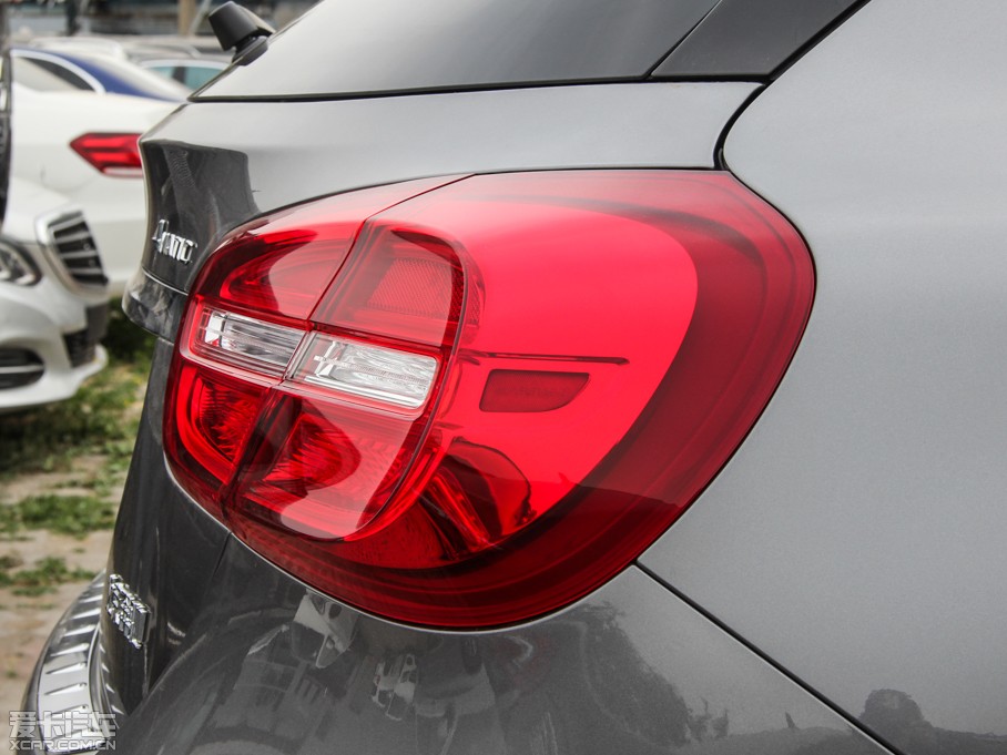 2015YGLA GLA 220 4MATIC r