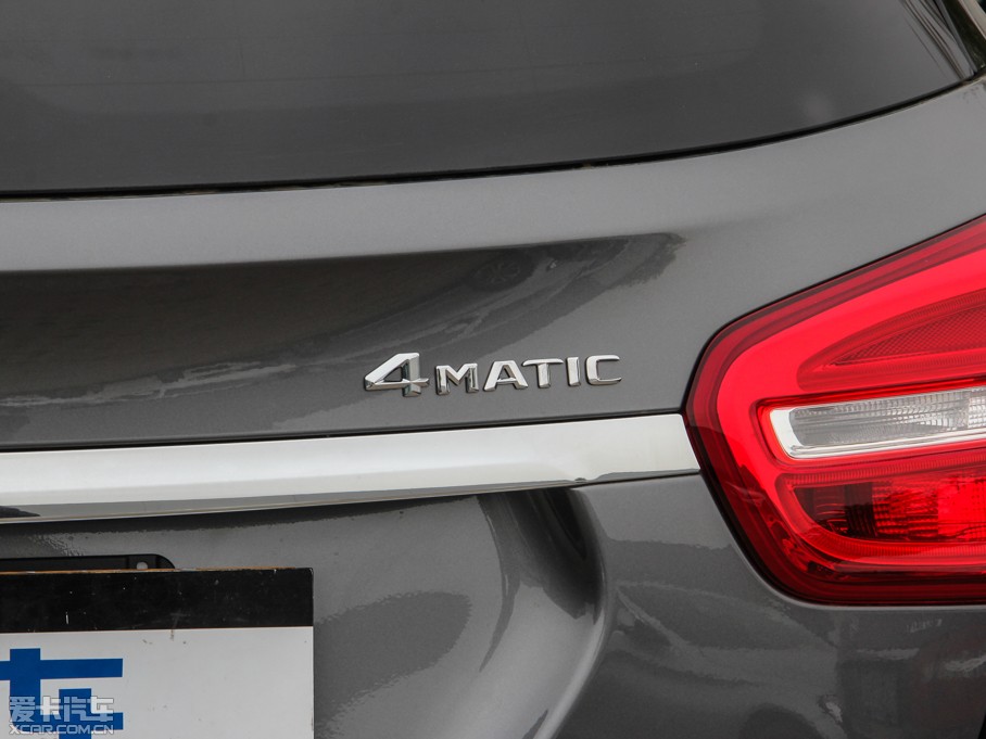 2015YGLA GLA 220 4MATIC r