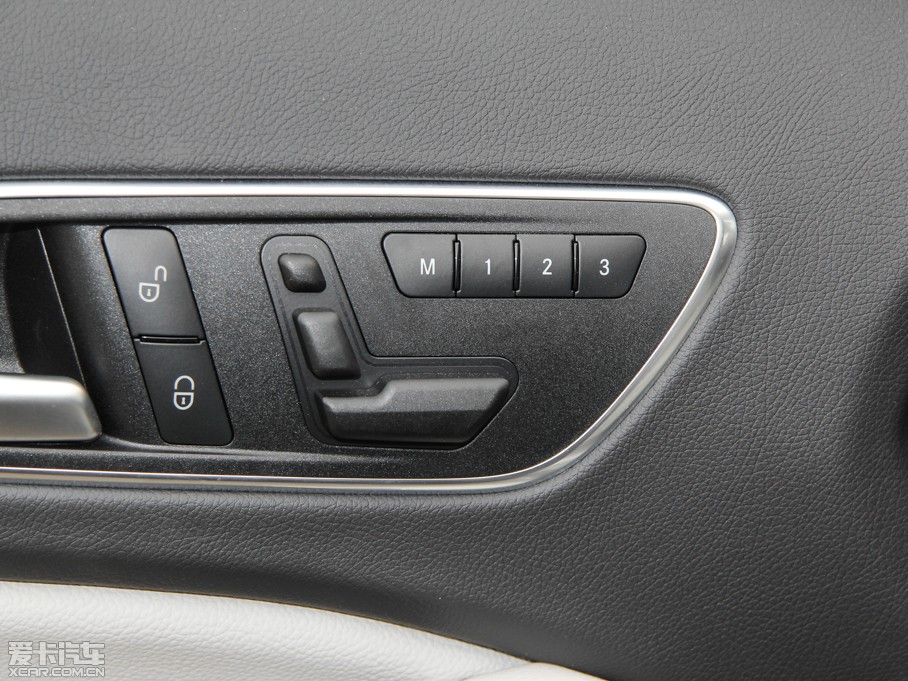 2015YGLA GLA 220 4MATIC r