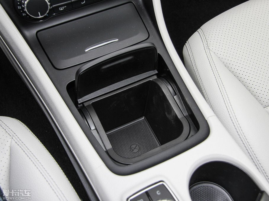 2015YGLA GLA 220 4MATIC r