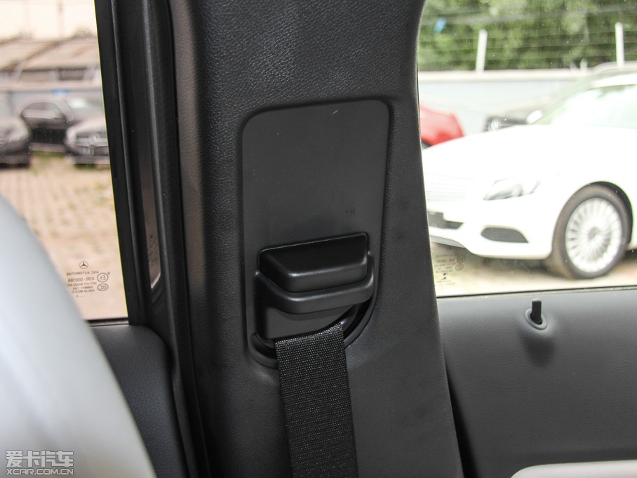 2015YGLA GLA 220 4MATIC r(sh)