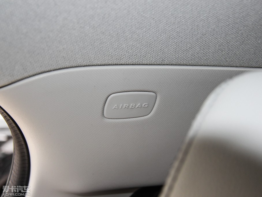 2015YGLA GLA 220 4MATIC r