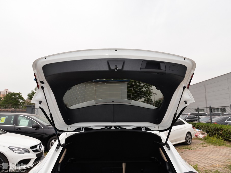 2015YGLA GLA 200 r