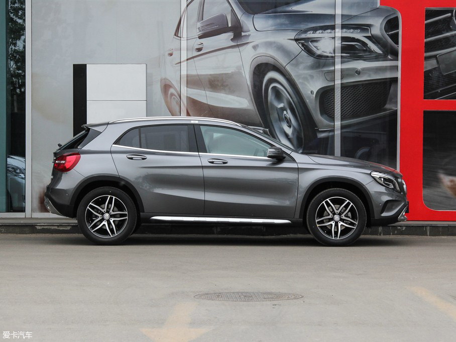 2015YGLA GLA 220 4MATIC r