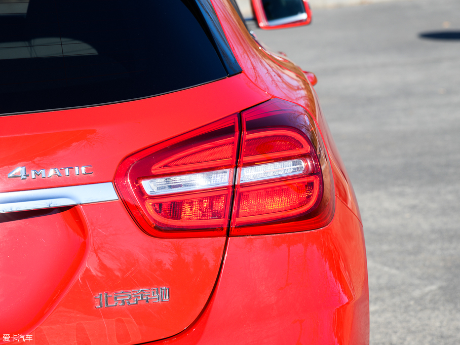 2015YGLA GLA 260 4MATIC \