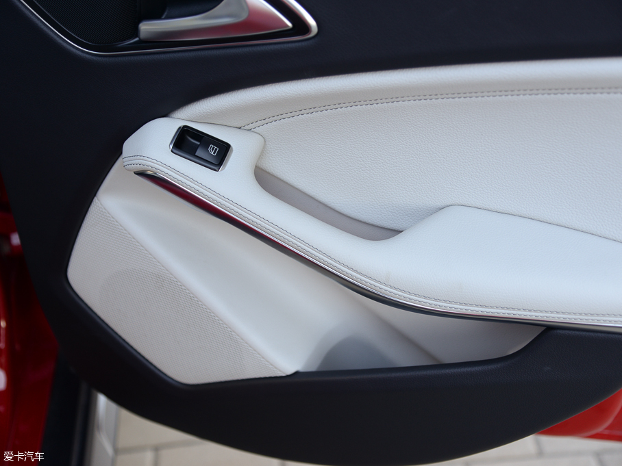 2015YGLA GLA 260 4MATIC \