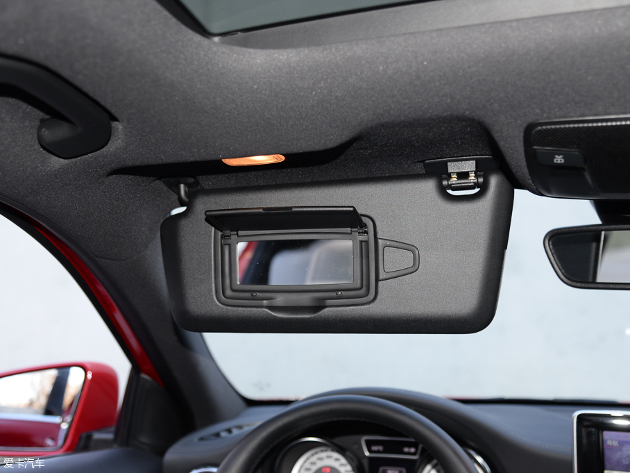 2015YGLA GLA 260 4MATIC \