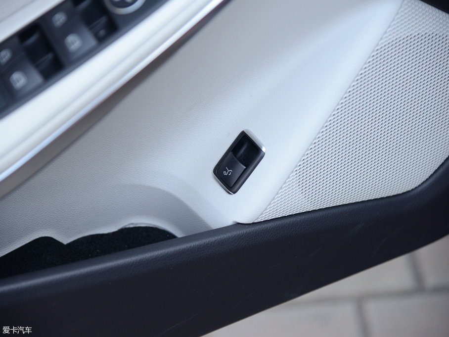 2015YGLA GLA 260 4MATIC \