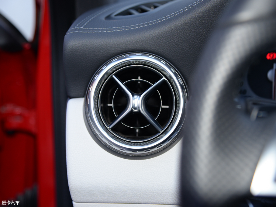 2015YGLA GLA 260 4MATIC \