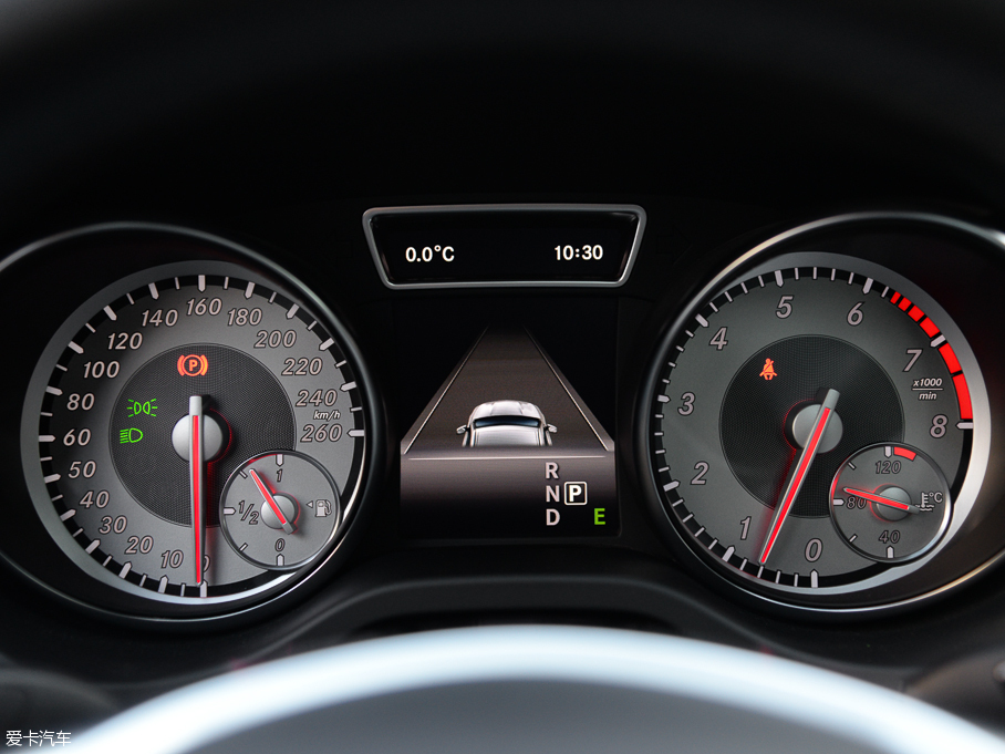 2015YGLA GLA 260 4MATIC \