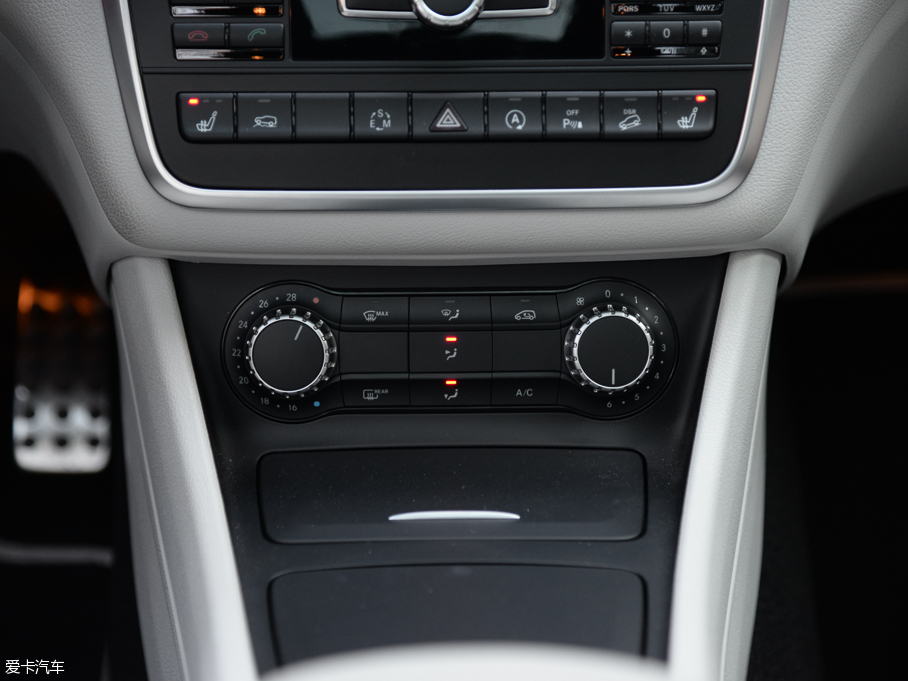 2015YGLA GLA 260 4MATIC \