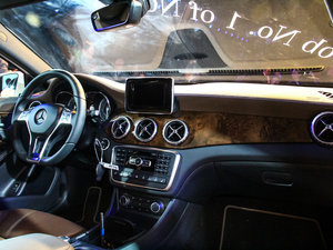 2015款GLA 220 4MATIC 豪华型 中控区