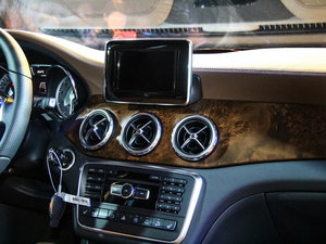 2015款GLA 220 4MATIC 豪华型 中控区