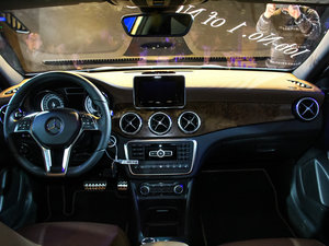 2015款GLA 220 4MATIC 豪华型 中控区