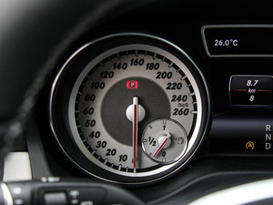 2015GLA 220 4MATIC r п؅^