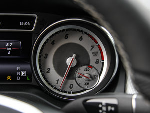 2015GLA 220 4MATIC r п؅^