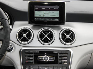 2015GLA 220 4MATIC r {L