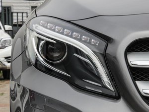 2015GLA 220 4MATIC r ^