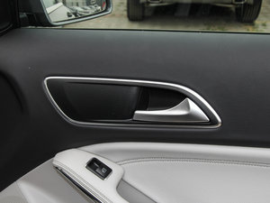 2015GLA 220 4MATIC r g