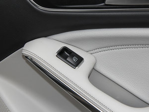 2015GLA 220 4MATIC r g