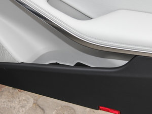 2015GLA 220 4MATIC r g