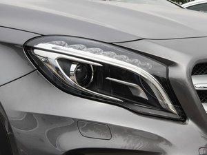 2015GLA 220 4MATIC r ^