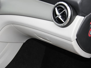 2015GLA 220 4MATIC r g