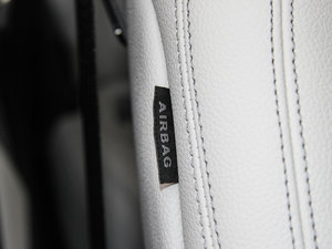 2015GLA 220 4MATIC r g