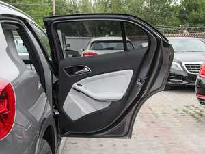 2015GLA 220 4MATIC r g