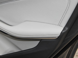 2015GLA 220 4MATIC r g