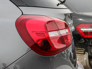 2015GLA 220 4MATIC r ^