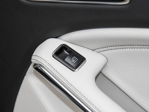 2015GLA 220 4MATIC r g