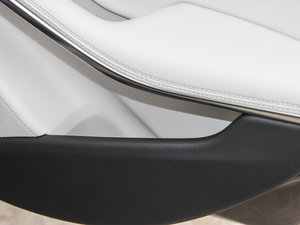 2015GLA 220 4MATIC r g