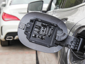 2015GLA 220 4MATIC r ^