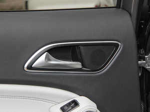 2015GLA 220 4MATIC r g