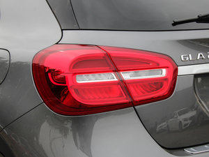 2015GLA 220 4MATIC r ^