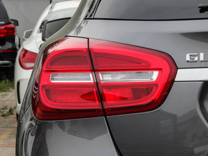 2015GLA 220 4MATIC r ^