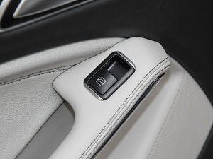 2015GLA 220 4MATIC r g