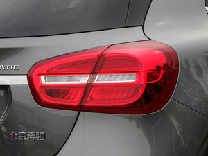 2015GLA 220 4MATIC r ^