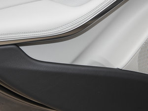 2015GLA 220 4MATIC r g