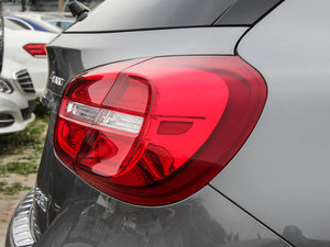 2015GLA 220 4MATIC r ^