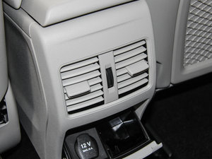 2015GLA 220 4MATIC r g