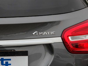 2015GLA 220 4MATIC r ^