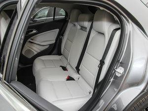 2015GLA 220 4MATIC r 