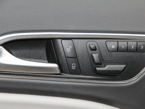 2015GLA 220 4MATIC r g