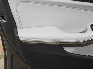 2015GLA 220 4MATIC r g