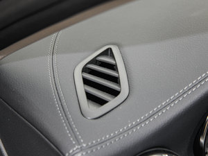 2015GLA 220 4MATIC r g